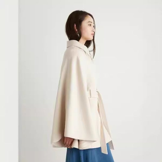 Damen Kurzcape-Mantel im Blazerstil mit Taillengürtel und Hemdkragen Nord Taschen