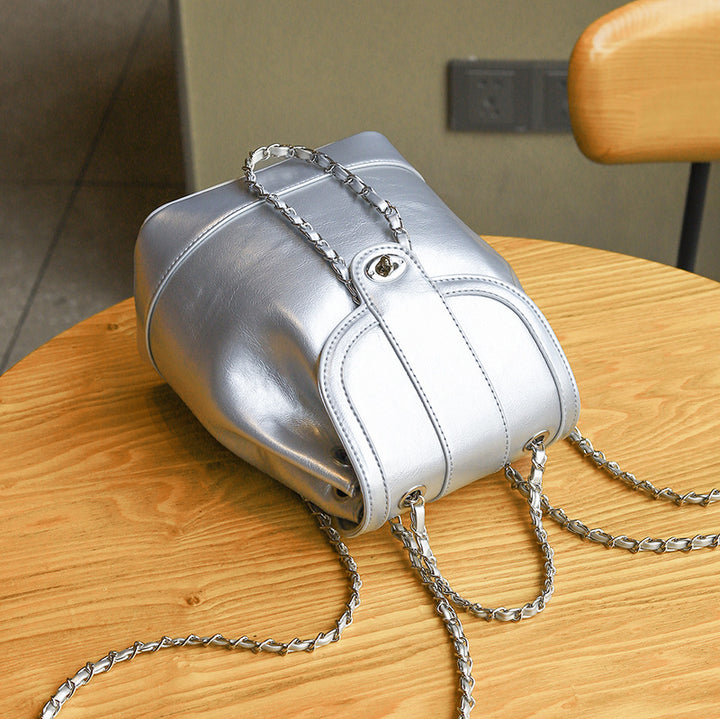 Damen Rucksacktasche mit elegantem Kettenakzent und raffiniertem Klappverschluss Nord Taschen