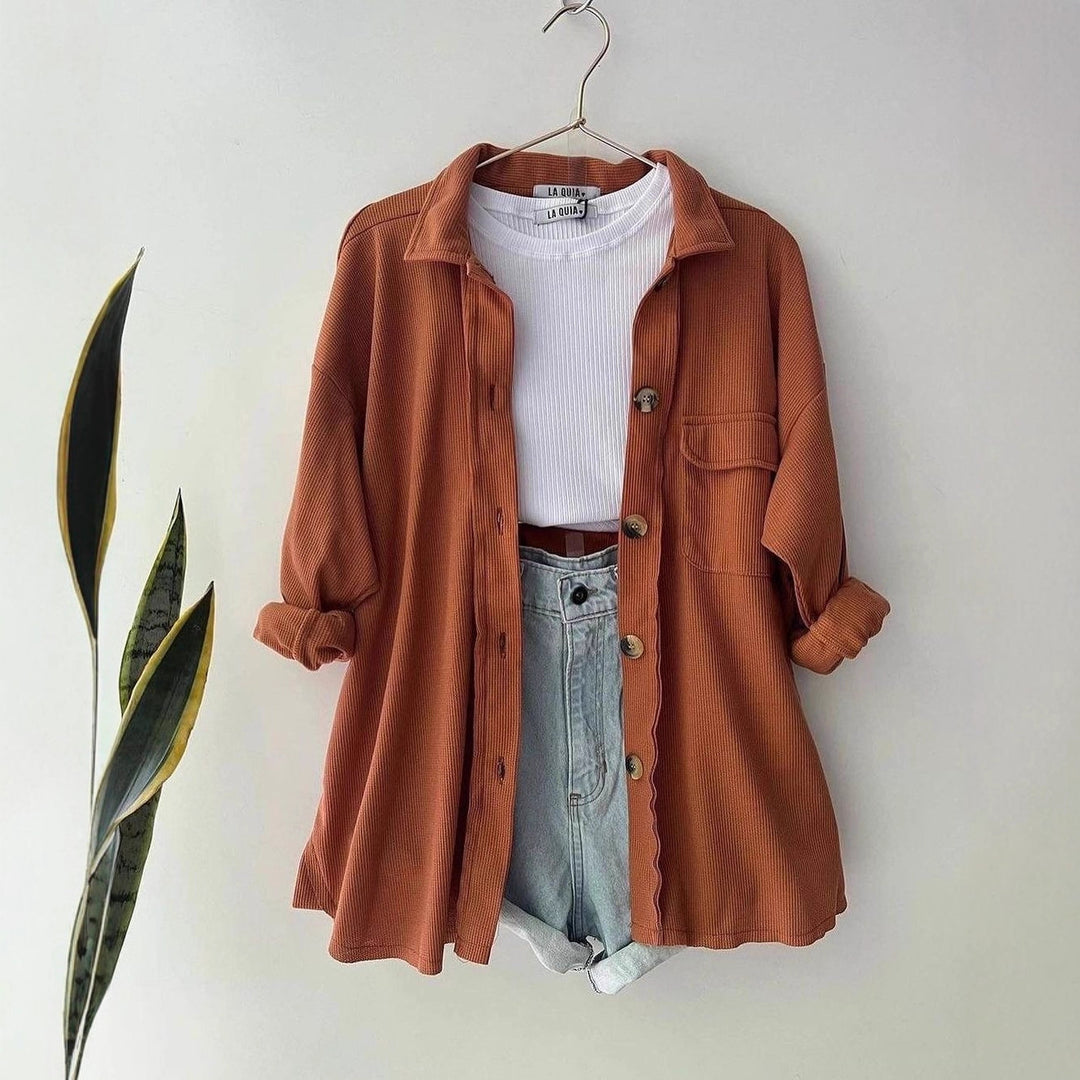 Damen Oversized Cordhemdjacke aus Breitcord mit Brusttasche und Holzknöpfen Nord Taschen