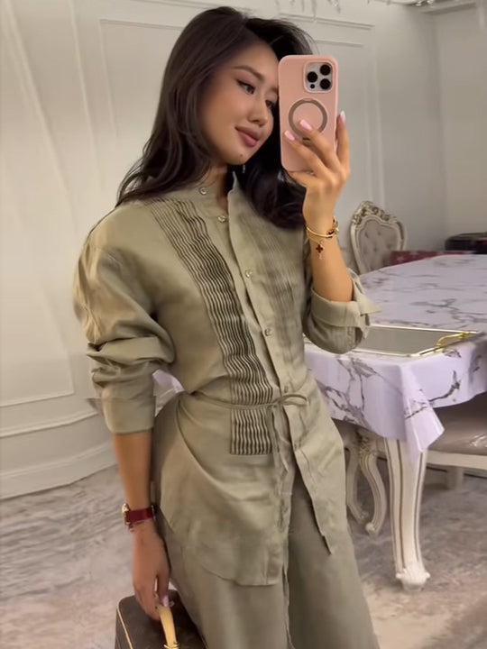 Damen Lange Hemdbluse mit feinen Biesen, Stehkragen und Bindegürtel Nord Taschen