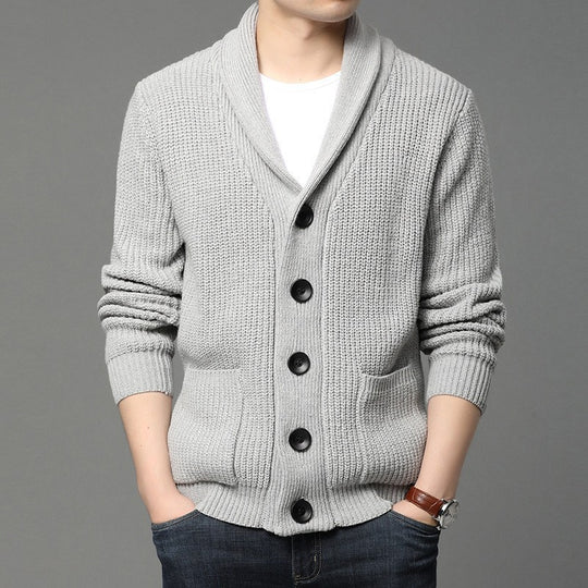 Herren Grobstrick-Cardigan mit Schalkragen, aufgesetzten Taschen und Knopfleiste Nord Taschen