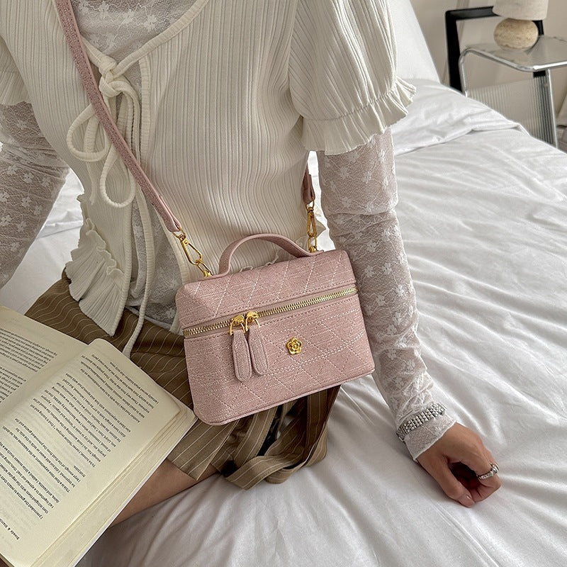 Damen elegante Umhängetasche mit strukturiertem Steppdesign und goldenen Akzenten Nord Taschen