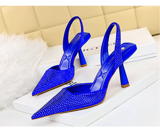 Damen Elegante Slingback-Pumps mit funkelnden Strassdetails und geschwungenem Absatz