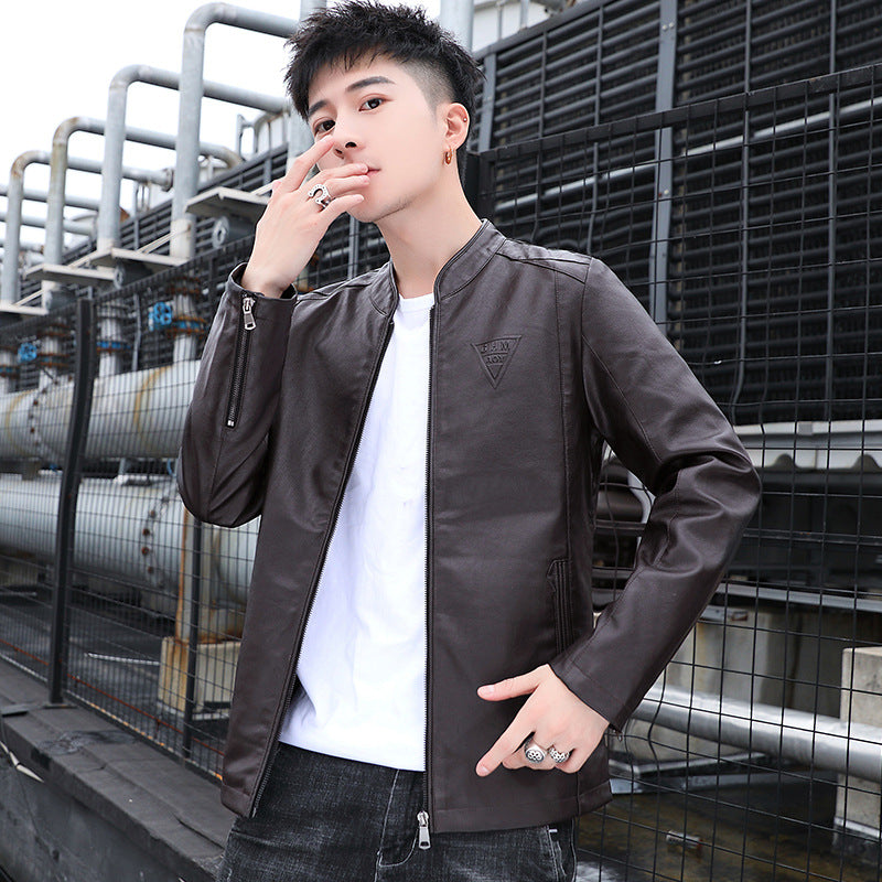 Herren Schmal geschnittene Kunstleder‑Motojacke mit minimalem Stehkragen und Zipperdetail Nord Taschen