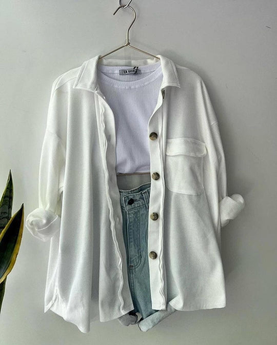 Damen Oversized Cordhemdjacke aus Breitcord mit Brusttasche und Holzknöpfen Nord Taschen