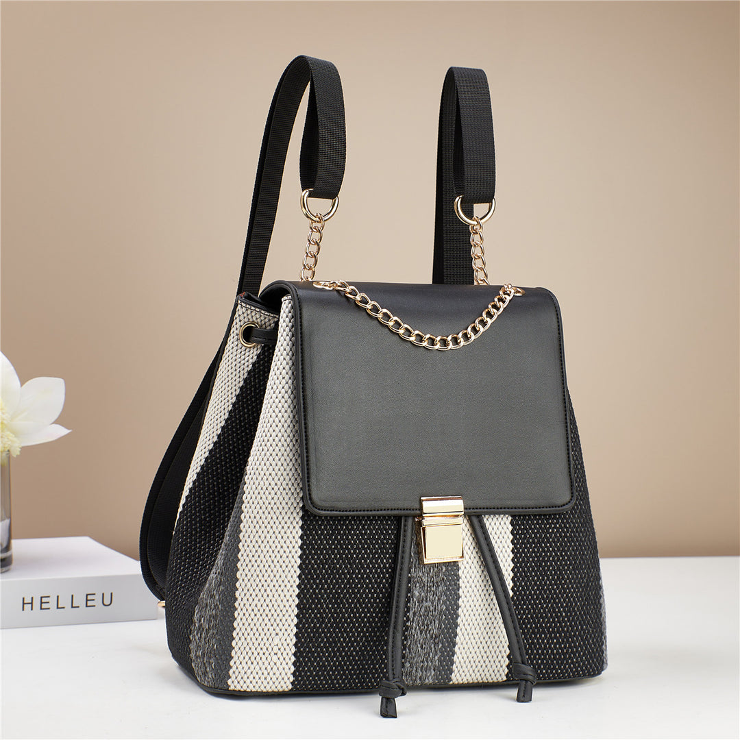 Damen Rucksackhandtasche mit strukturiertem Obermaterial und modarem Kettendetail Nord Taschen