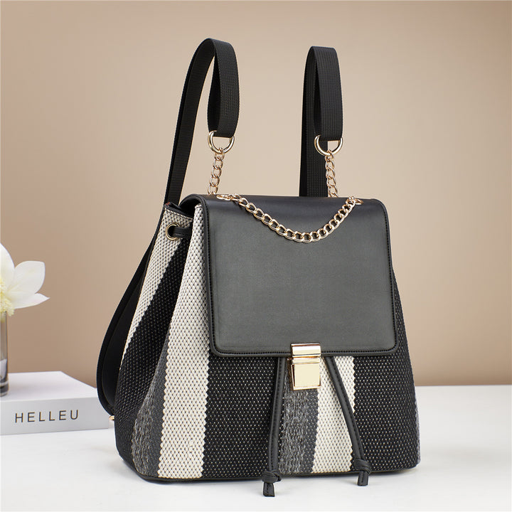 Damen Rucksackhandtasche mit strukturiertem Obermaterial und modarem Kettendetail Nord Taschen