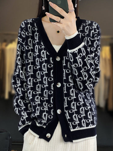 Damen Gemusterter Jacquard-Strickcardigan mit V-Ausschnitt und Perlmuttknöpfen Nord Taschen