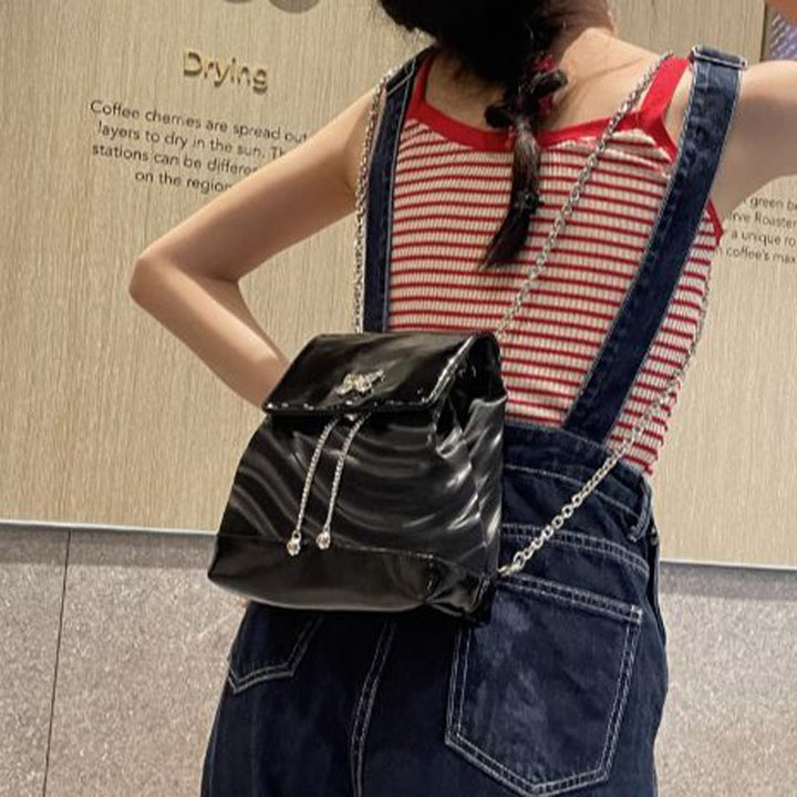 Damen Hobo-Tasche mit elegantem Klappenverschluss und dekorativem Schmetterlingsdetail Nord Taschen