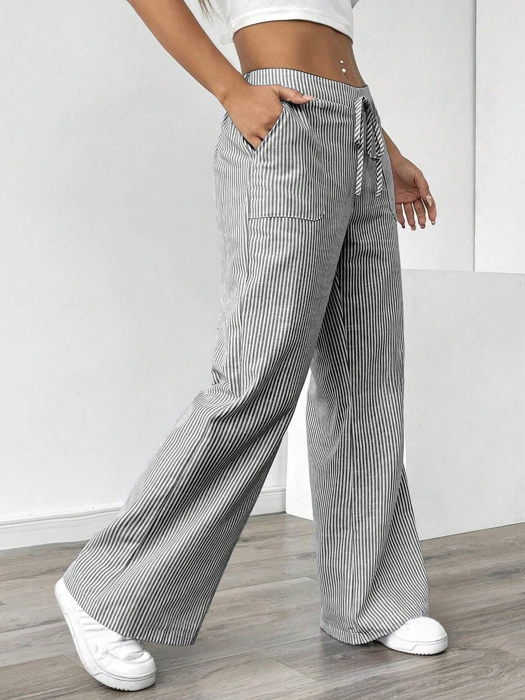 Damen weiche High-Waist Loungehose mit weitem Bein Tunnelzug und aufgesetzten Taschen Nord Taschen