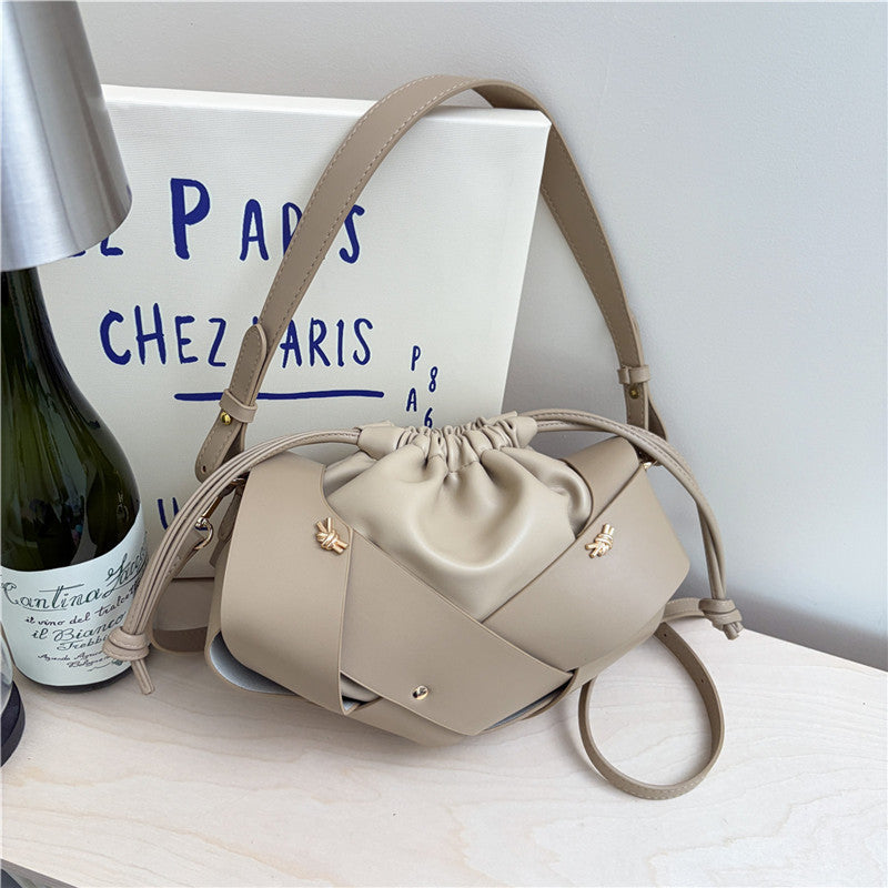 Damen Hobo-Tasche mit raffiniertem Kordelzug und eleganter Webstruktur Nord Taschen