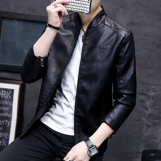 Herren Slim-Fit Kunstleder-Motojacke mit Stehkragen, Zipper-Ärmeln und minimalistischer Logo‑Applikation Nord Taschen