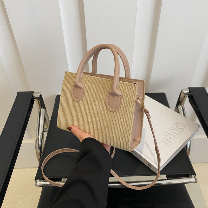 Damen praktische Handtasche mit abnehmbarem Pompon Nord Taschen