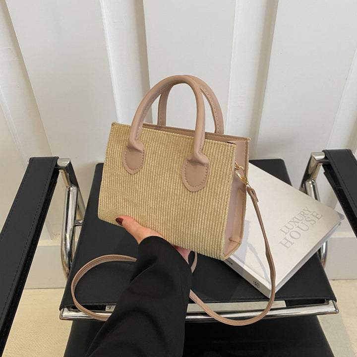 Damen praktische Handtasche mit abnehmbarem Pompon Nord Taschen
