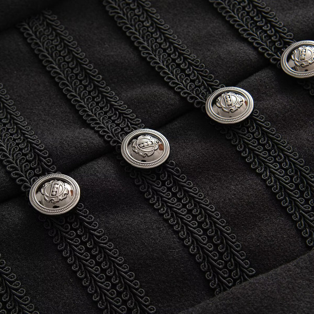 Damen Kurzjacke im Hussarenstil mit Stehkragen, Zierkordeln und Metallknopfleiste Nord Taschen