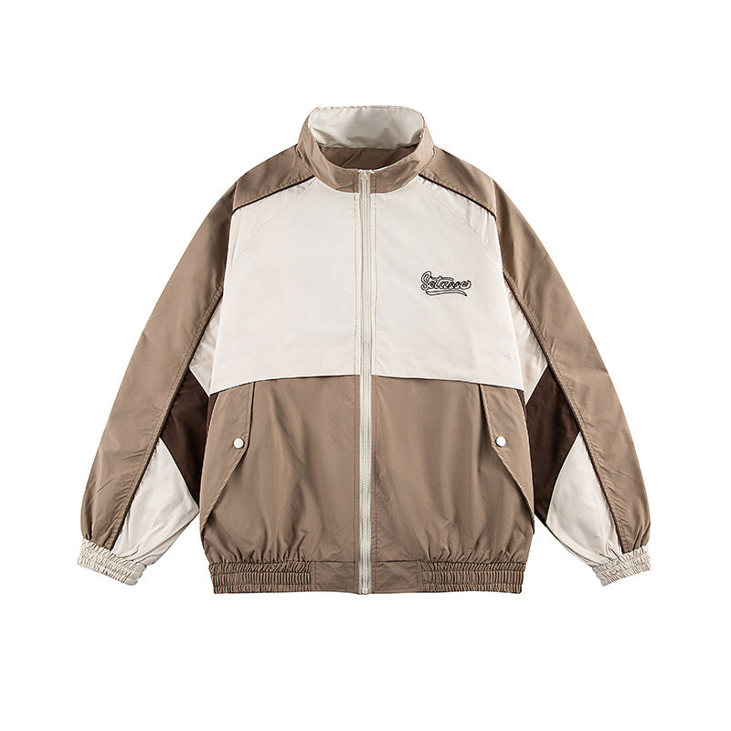 Unisex Kastig geschnittene Trackjacke im Retro-Sportstil mit hohem Stehkragen, Farbblock‑Einsätzen und elastischem Saum Nord Taschen