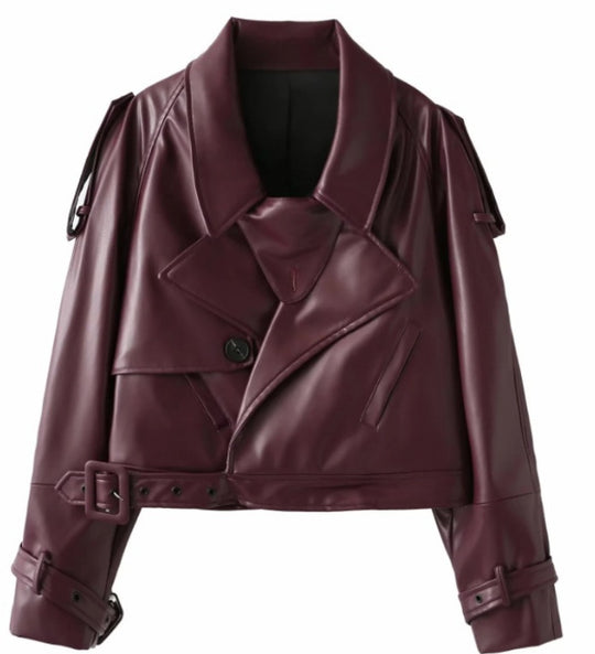 Damen 300+ taillierte Cropped-Bikerjacke aus Kunstleder mit großem Revers, Schulterklappen und Taillengürtel Nord Taschen