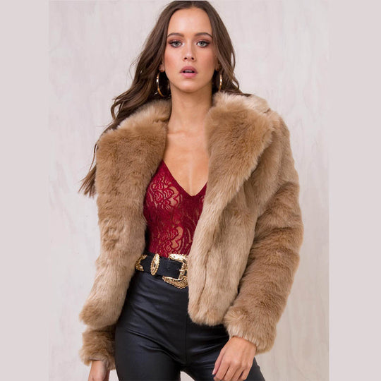 Damen Kurze Plüschjacke mit voluminösem Schalkragen und kastiger Silhouette Nord Taschen
