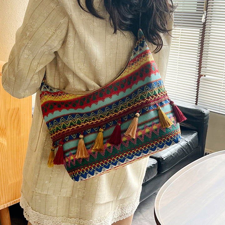 Damen Umhängetasche mit kunstvollem Ethnodesign und lebhaften Quasten Nord Taschen