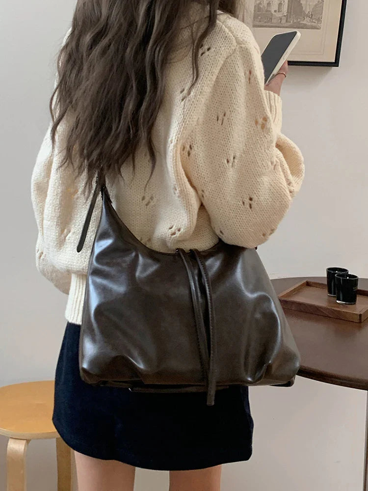 Nord Taschen | Damen Schultertasche mit Hobo-Form
