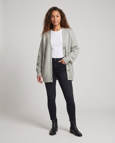 Damen Oversize-Cardigan in Mohair‑Optik mit Raglanärmeln und Knopfleiste Nord Taschen