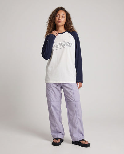 Damen Oversize-Raglan-Longsleeve mit sportivem Script-Print Nord Taschen