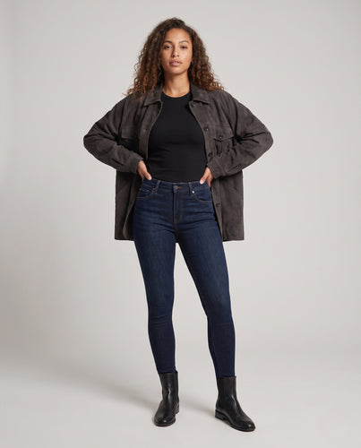 Damen Oversize Wildleder-Fieldjacke mit großen Pattentaschen und legerem Hemdkragen Nord Taschen