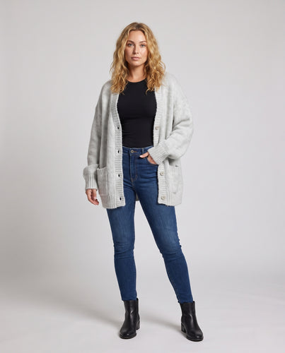 Damen Weicher Oversize-Cardigan aus Flauschgarn mit tiefem V‑Ausschnitt Nord Taschen