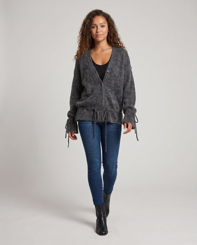 Damen Leichtes Mohair-Feinstrick-Cardigan mit V-Ausschnitt und Spitzenmuster Nord Taschen