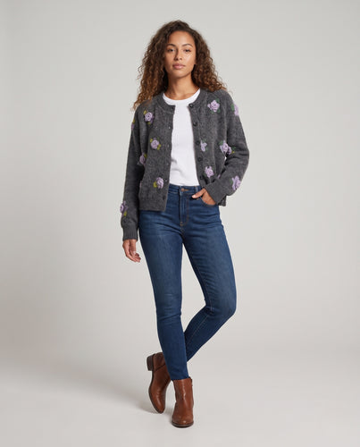 Damen Flauschige Strickjacke mit 3D-Blütenapplikation und Raglanärmeln Nord Taschen