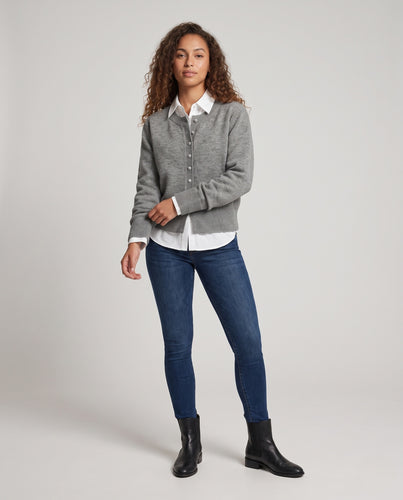 Damen Kurz geschnittene Feinstrick-Cardigan mit geripptem Saum und dezenter Knopfleiste Nord Taschen