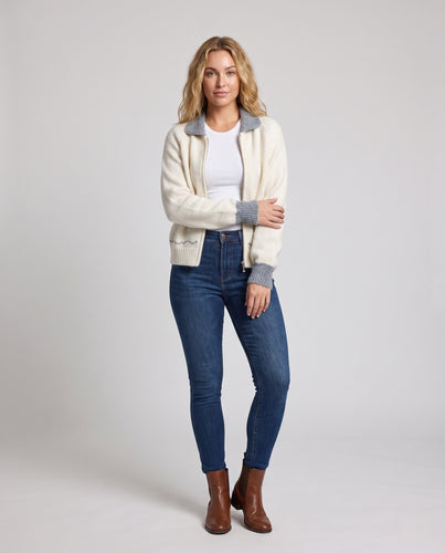 Damen Kurz geschnittene Teddy-Strickjacke mit Reißverschluss, Kontrastkragen und gerippten Bündchen Nord Taschen