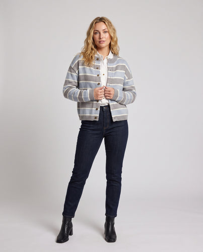 Damen Kurze Feinstrick-Cardigan mit Horizontalstreifen und Knopfleiste Nord Taschen