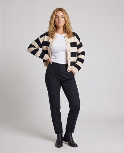 Damen Kurzgeschnittener Boxy-Cardigan mit breiten Blockstreifen und goldenen Zierknöpfen Nord Taschen