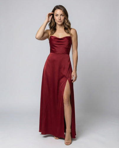 Elegantes Maxikleid für Damen mit fließendem Schnitt und Seitenschlitz für besondere Anlässe | Avellé