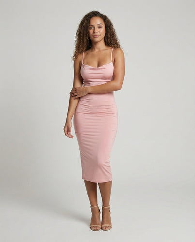 Damen nan eng anliegendes Satin-Midikleid mit Wasserfall-Ausschnitt und feinen Spaghettiträgern