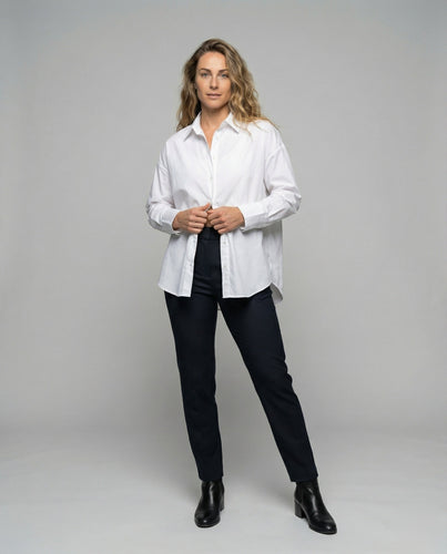 Damen nan Oversize-Hemdbluse mit vertikaler Streifenoptik, überschnittener Schulter und breiten Manschetten