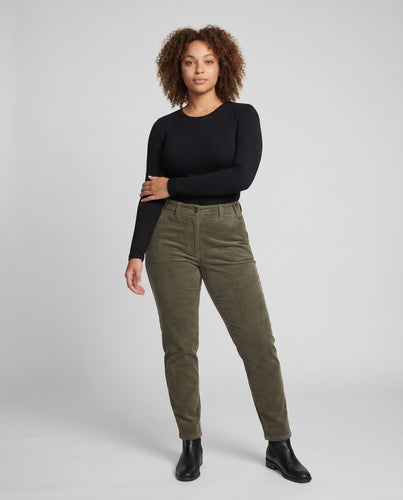 Damen Cordhose mit praktischen Taschen und knöpfbarem Detail Nord Taschen