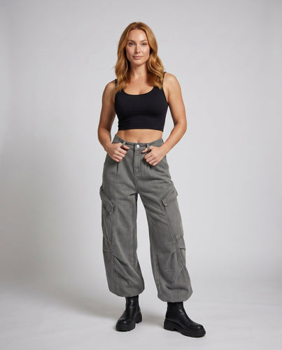 Damen nan hochgeschnittene weite Cargo-Jeans mit Bundfalten und extra großen Klappentaschen