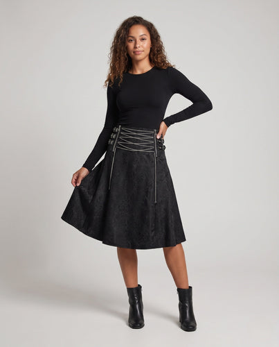 Damen modischer Rock mit dekorativen Riemen und Kettenakzenten Nord Taschen