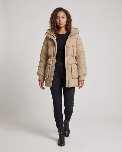 Damen kurze oversized Winterparka mit voluminöser Thermo-Dämmung, hohem Stehkragen und extra großen Klappentaschen