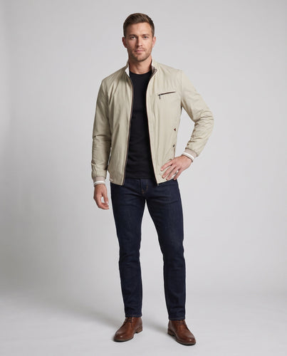 Leichte Blousonjacke für Herren mit Stehkragen, Reißverschlusstaschen auf der Brust und elastischen Bündchen