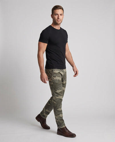 Herren Chino-Hosen im Camouflage-Design, maßgeschneidert und tapered mit aufgerolltem Saum Nord Taschen