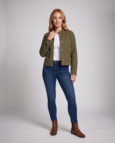 Damen Kurze Boxy-Jeansjacke mit Rundhals und aufgesetzten Taschen Nord Taschen