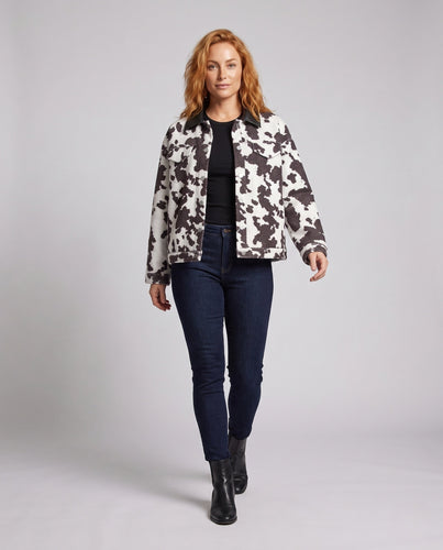 Damen Kurze Trucker-Jacke im Bouclé-Cowprint mit Kunstlederkragen Nord Taschen