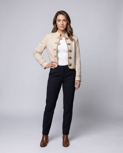 Damen Kurzjacke im Duffle‑Stil mit Stehkragen und ZierknNord Taschenelverschluss Nord Taschen