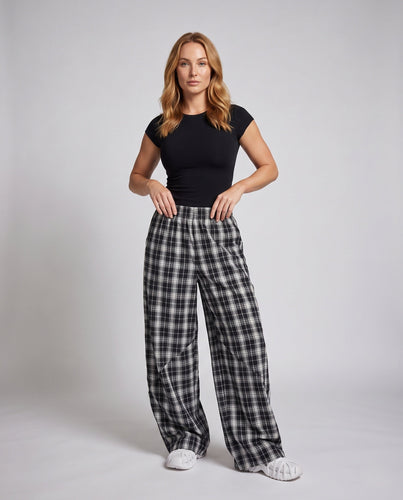 Damen modische Karottenhosen mit kariertem Muster Nord Taschen
