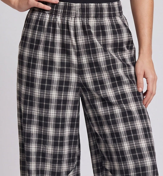 Damen modische Karottenhosen mit kariertem Muster Nord Taschen