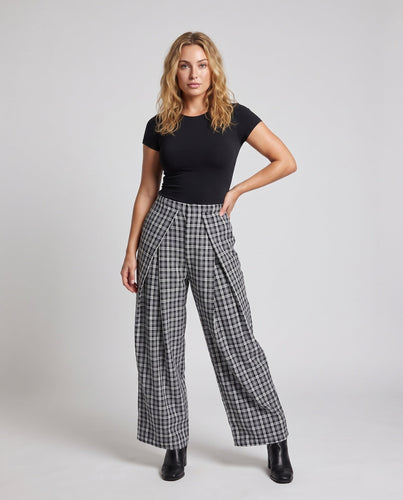 Damen Lockere Karottenhose mit Falten Nord Taschen