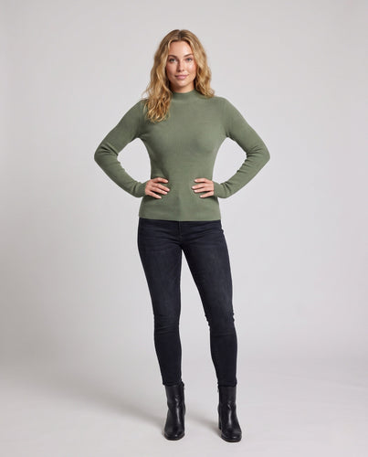 Damen Eleganter Slim-Fit Rollkragenpullover aus flauschigem Angora-Mix mit feiner Rippstruktur Nord Taschen